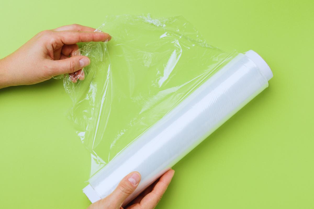 Cosa succede se copri i cibi caldi con la pellicola