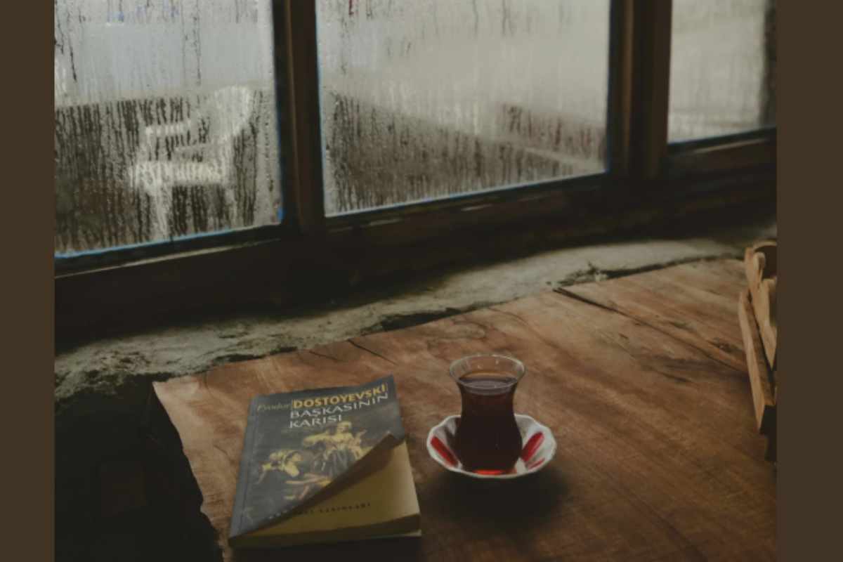 La formazione di condensa, dovuta all’umidità generata durante la doccia o il bagno, non solo impedisce una visione chiara attraverso il vetro