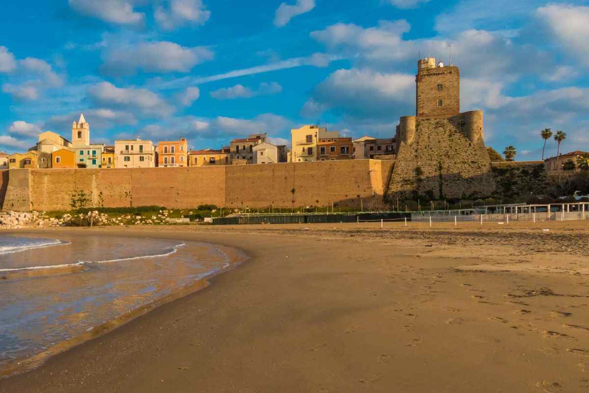 borgo antico sospeso sul mare: scopri termoli