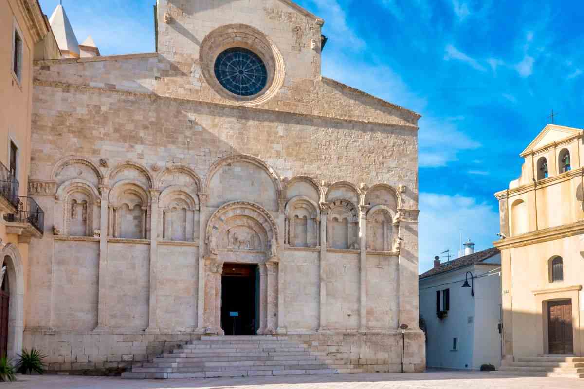 borgo antico sospeso sul mare: scopri termoli